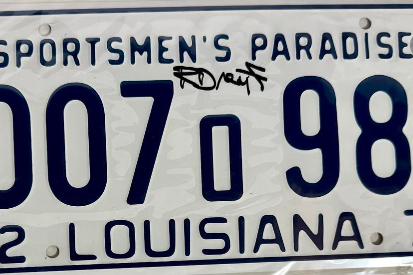 Richard Dreyfuss Signed License Plate Beckett COA (Jaws) #01